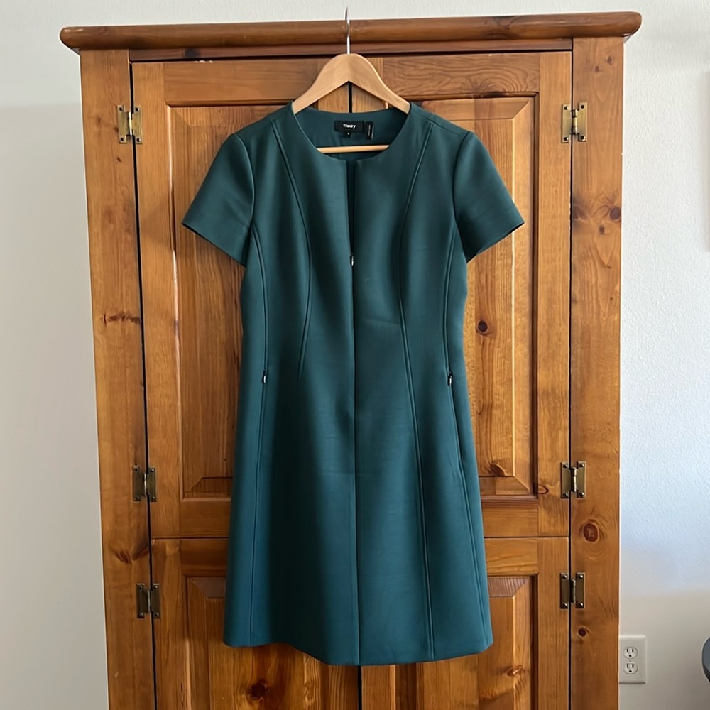 Theory Sz 6 green, short sleeve, zip front dress